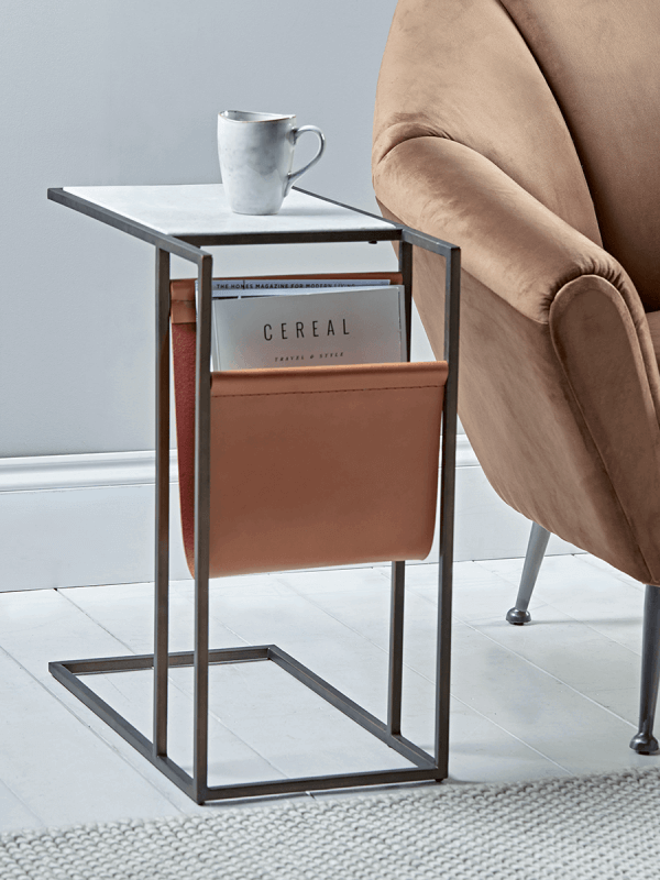 Table d'appoint en marbre avec porte-revues